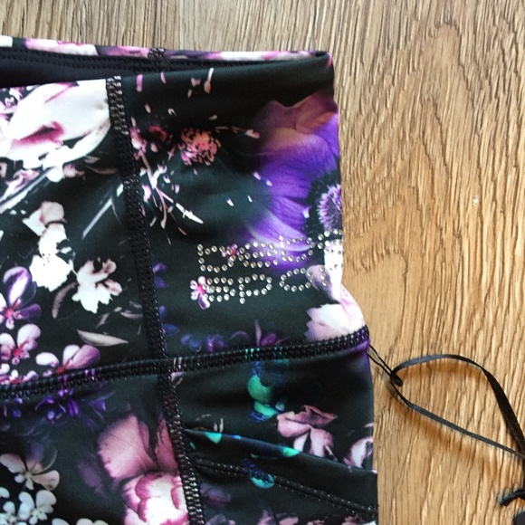 bebe sport Floral Mesh Capri Yoga Workout Leggings - Picture 2 of 8